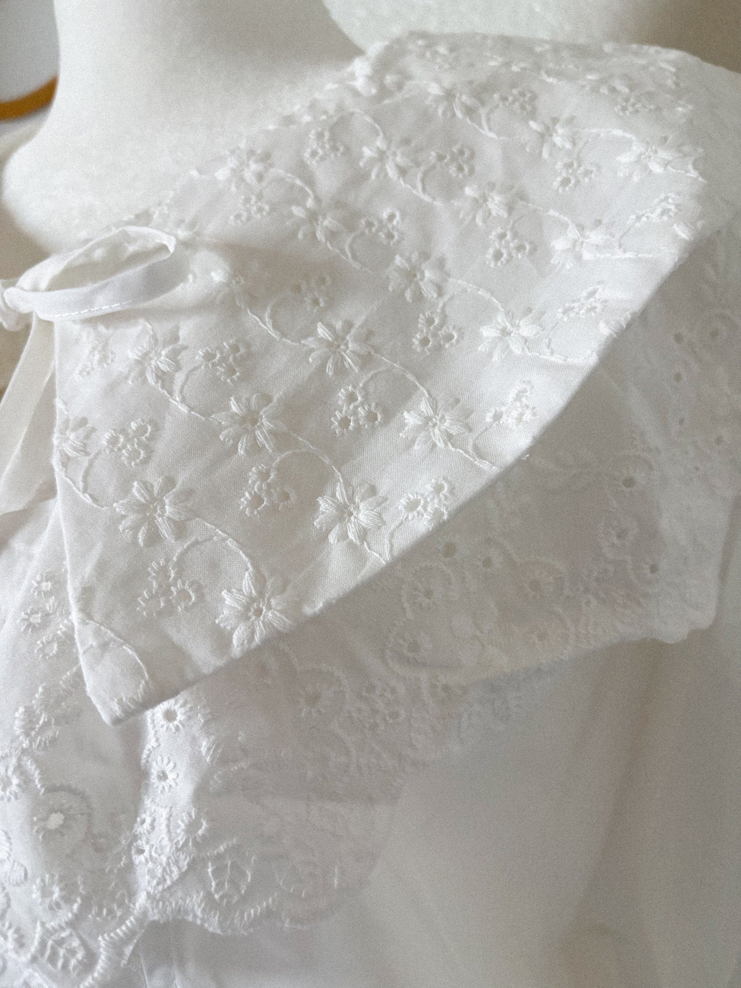 Blusa atemporal Coquette