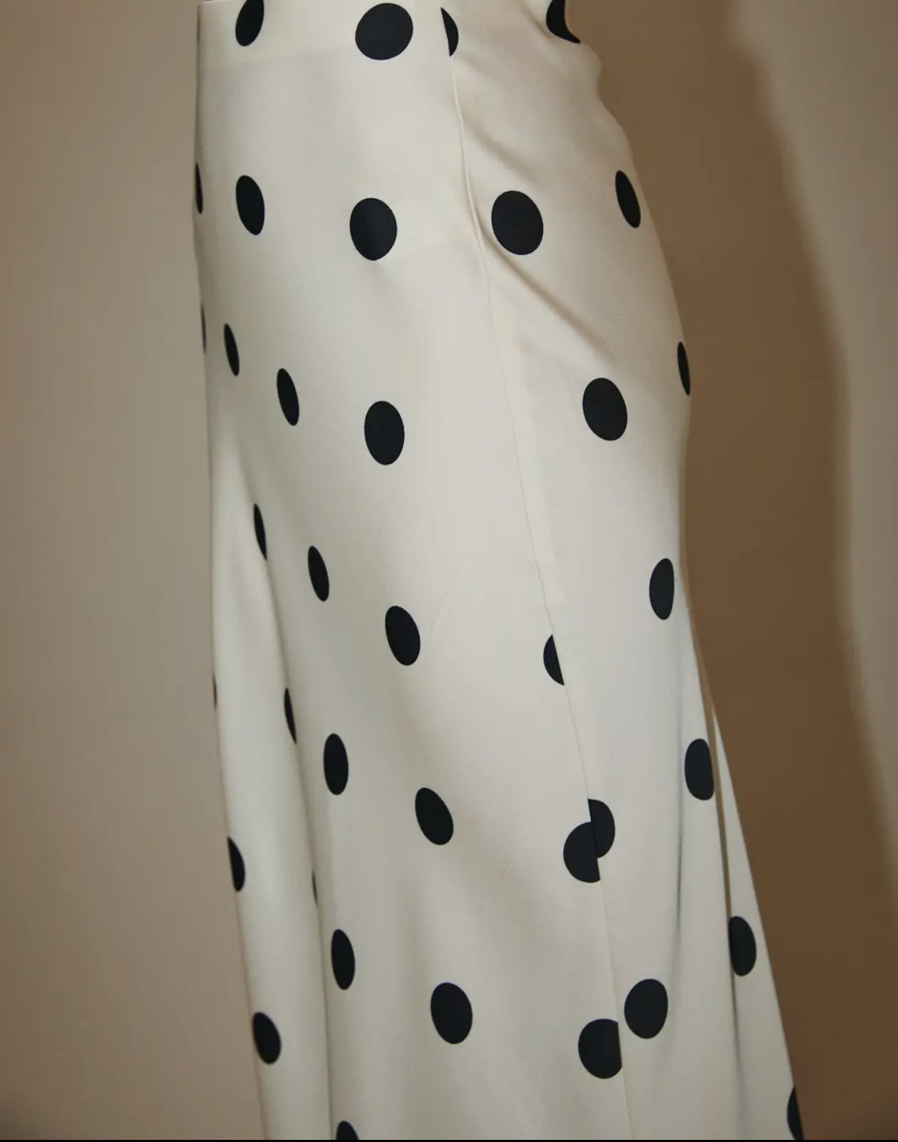 Satin Midi Skirt with Elastic Waist
Polka Dot