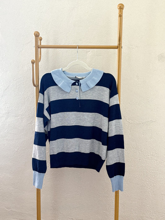 Suéter ligero tipo polo a rayas