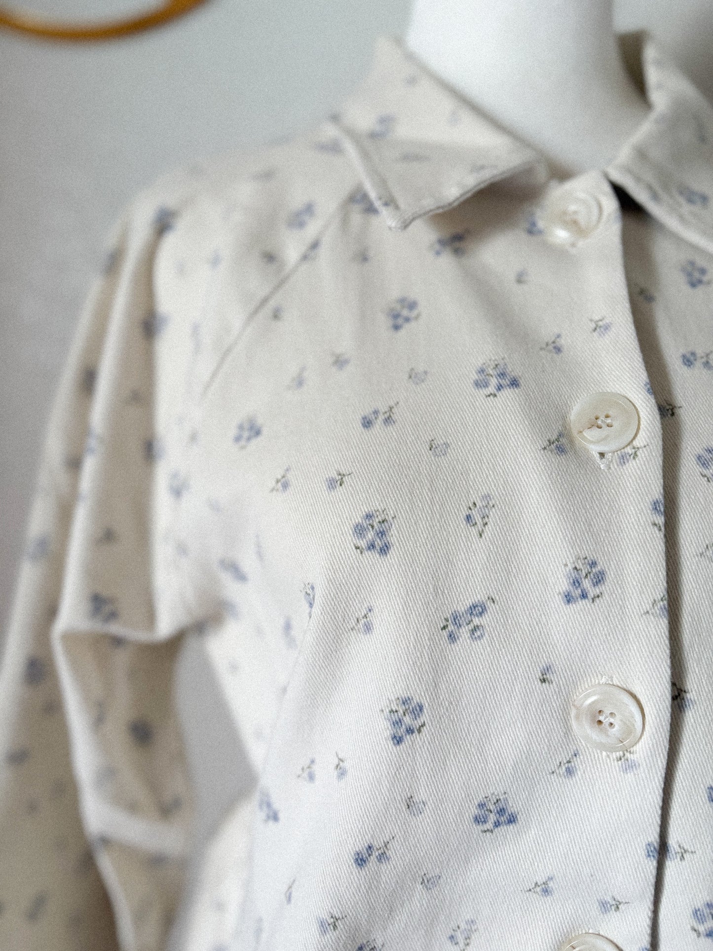 Jacket de sarga con estampado floral peplum