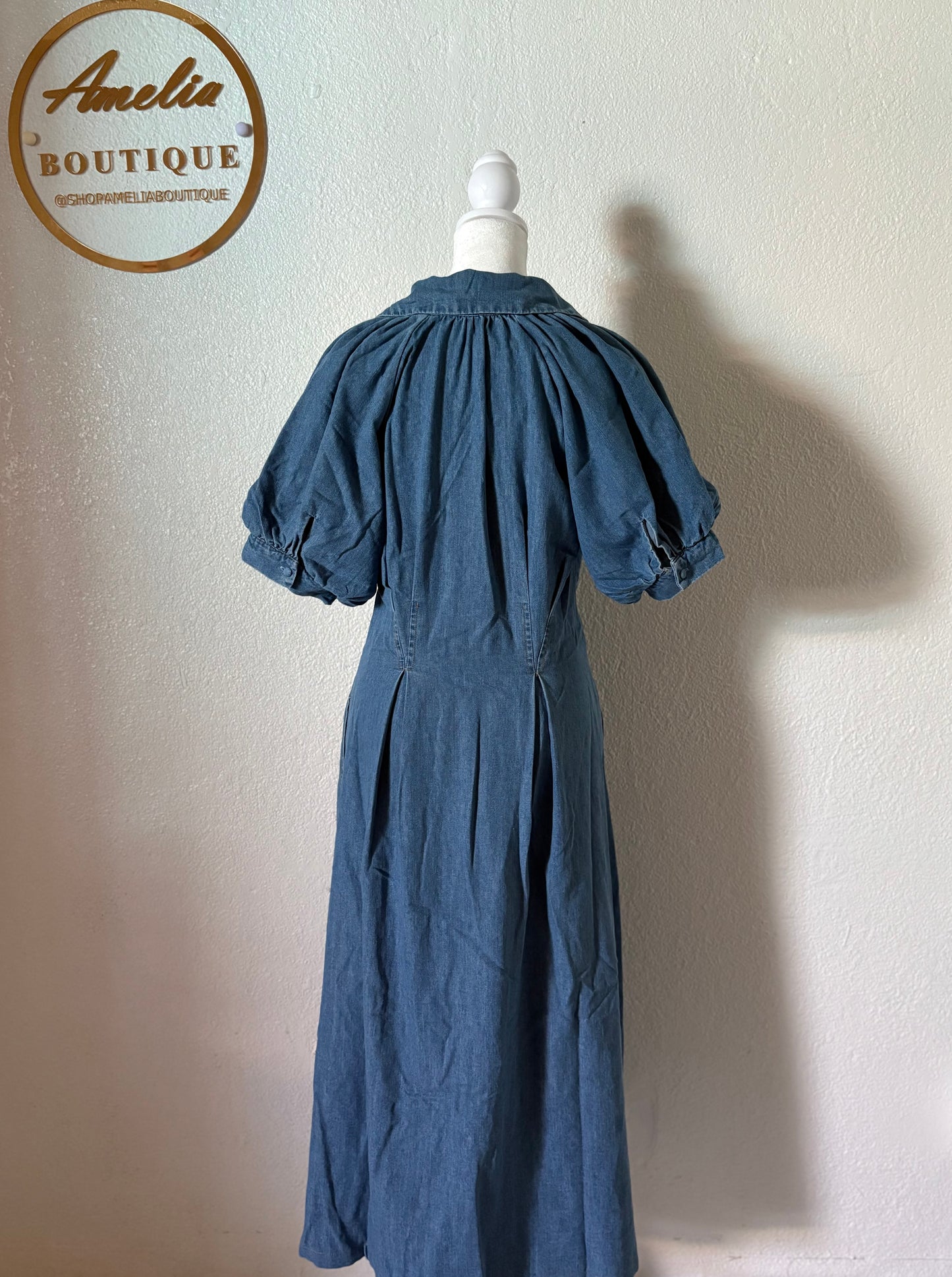 Vestido de mangas abullonadas